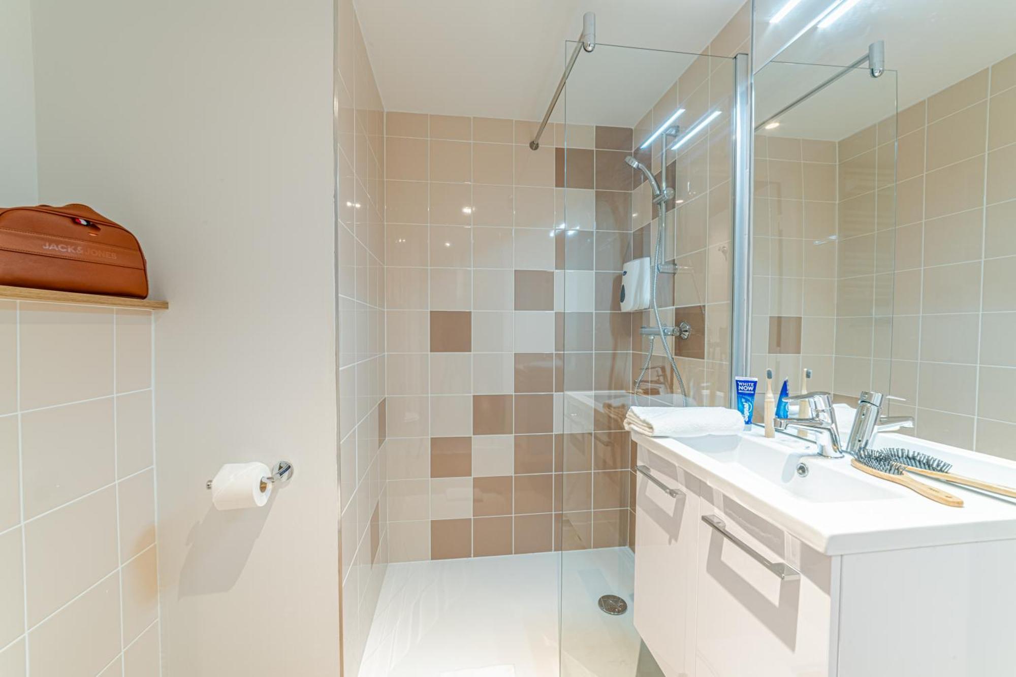 Montempo Apparthotel Lyon Viviani Венісьє Екстер'єр фото